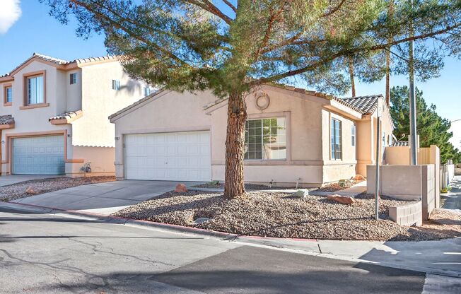 READY TO MOVE-IN ONE-STORY 2-BEDROOM / 2 BATHROOMS HOME!