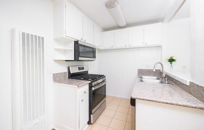 1 bed, 1 bath, 604 sqft, $1,845, Unit 072#121