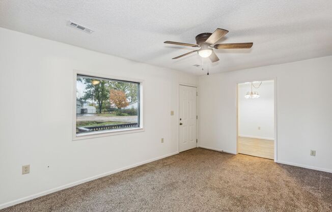 3 beds, 1 bath, $1,185