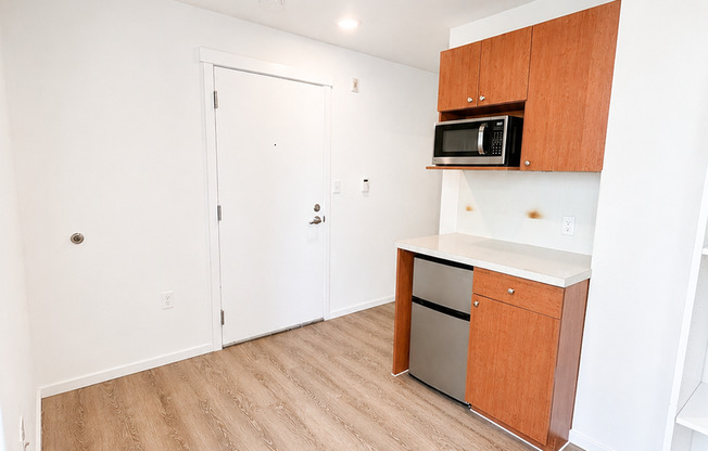 Studio, 1 bath, 175 sqft, $1,075, Unit 3207
