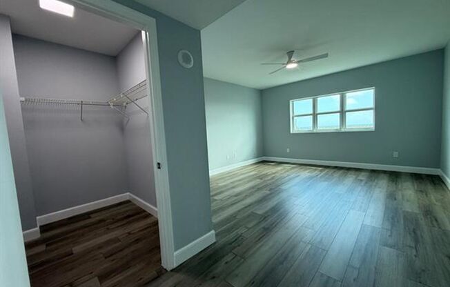 3 beds, 3 baths, $3,975, Unit # 1603