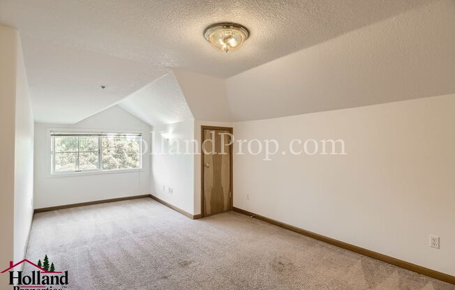 2 beds, 1 bath, 920 sqft, $1,295, Unit Unit 5