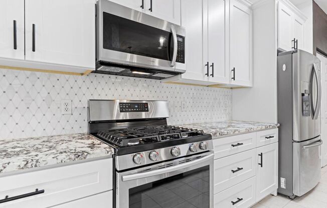 Beautifully renovated 4 bedroom 2 bath in NW Capri Neighborhood