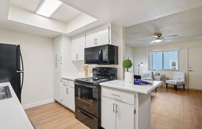 2 beds, 2 baths, 808 sqft, $1,294, Unit 1116