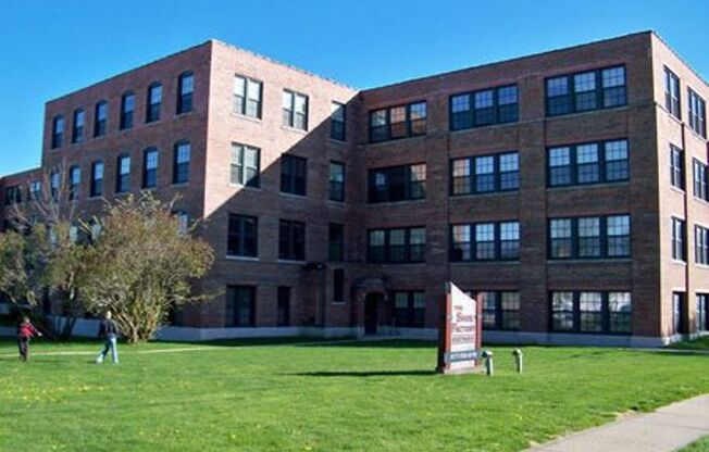 2 beds, 1 bath, 948 sqft, $1,495, Unit 913-313