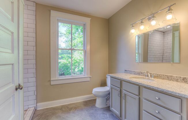 Beautifully renovated, spacious, 4/3 in the Crosstown area.