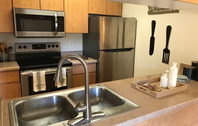 2 beds, 1 bath, 700 sqft, $1,125, Unit 12143