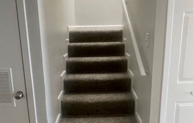 3 beds, 2 baths, 1,256 sqft, $1,550, Unit 07-0702 WD