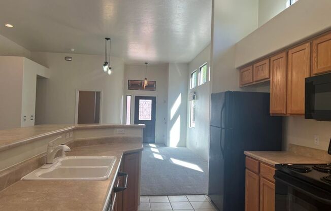 3 beds, 2 baths, $1,650