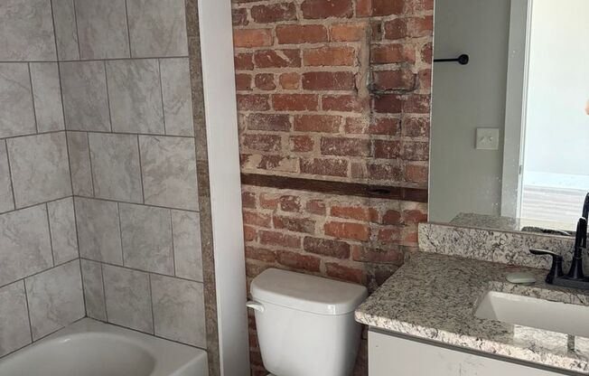 2 beds, 2 baths, 1,500 sqft, $1,700, Unit 125-A W Solomon St