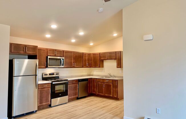 2 beds, 1 bath, 889 sqft, $1,470, Unit HO 131-04