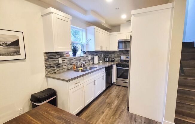 Modern Townhomes with Parking and In-Unit Laundry in Prime Hollywood Location!