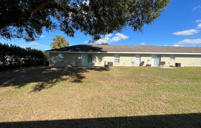 Charming 2 BD/2 BA Unit in Ocala!  END UNIT!