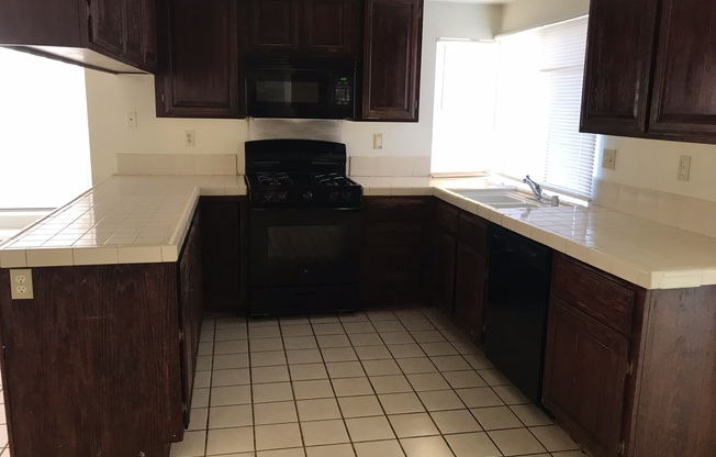 4bd 3ba Charming Home For Rent!