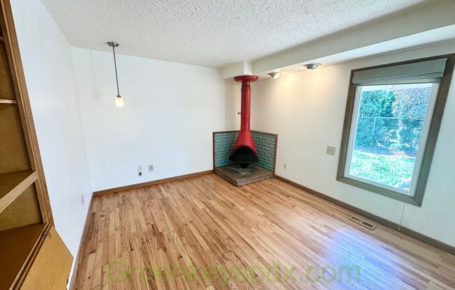 Mid-Century Classic House in Reedwood Neighborhood - Eastmoreland