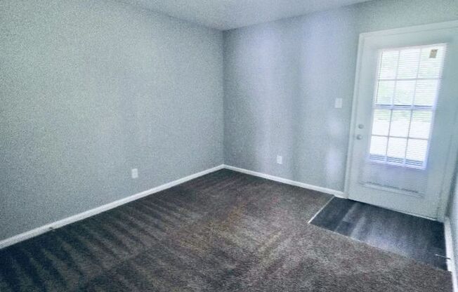 2 beds, 1.5 baths, 880 sqft, $995, Unit 411
