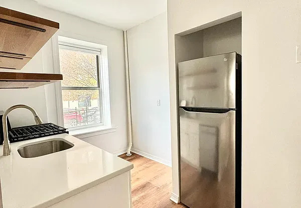 2 beds, 1 bath, $2,650, Unit 3