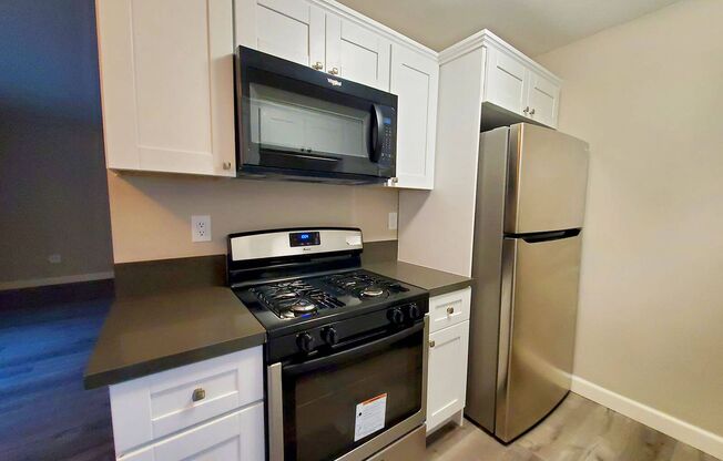 2 beds, 1 bath, $2,275, Unit P