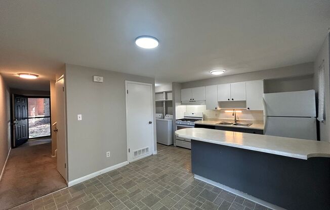 2 beds, 1 bath, 1,187 sqft, $999