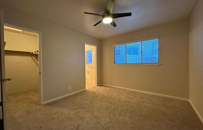 Fort Sutter Manor, Classic Midtown Living!