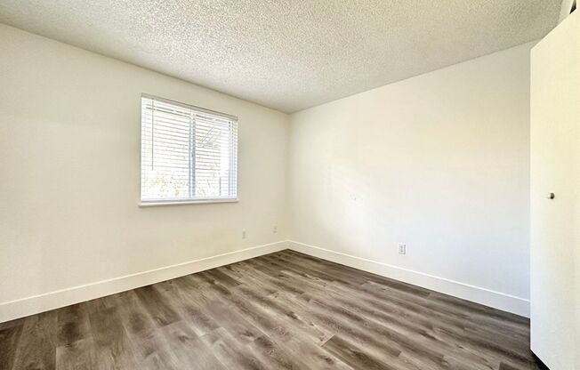 2 beds, 1 bath, 886 sqft, $1,575, Unit 117