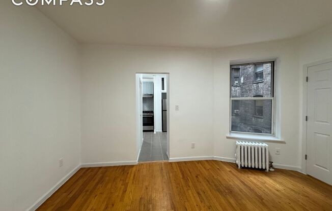 451 W 44 ST