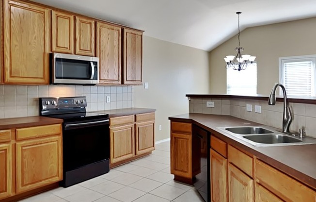 1404 BANKSTON DR