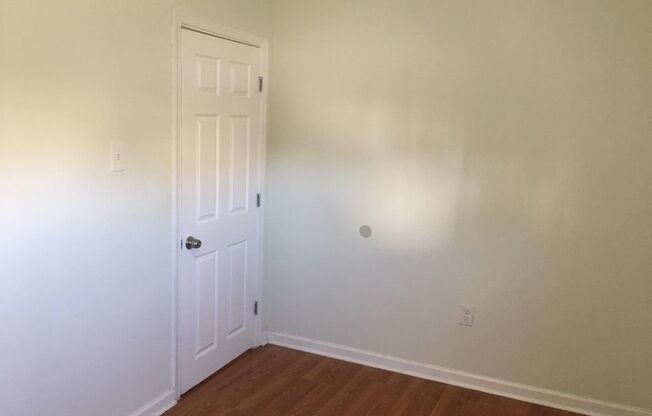 2 beds, 1 bath, $1,100, Unit 2