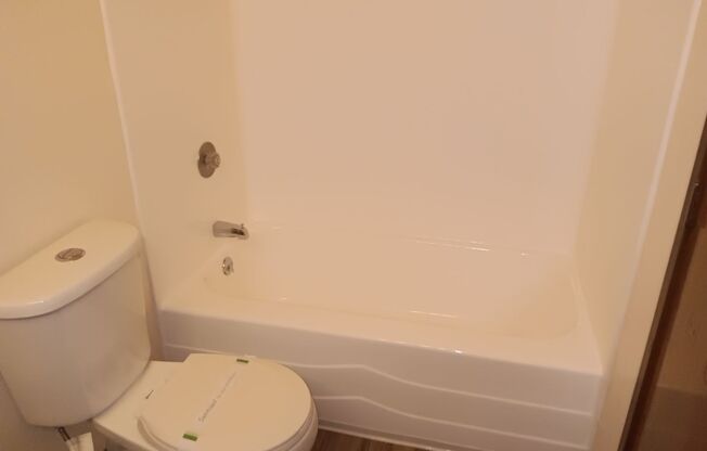 2 beds, 1.5 baths, 1,050 sqft, $2,049, Unit 214-776C