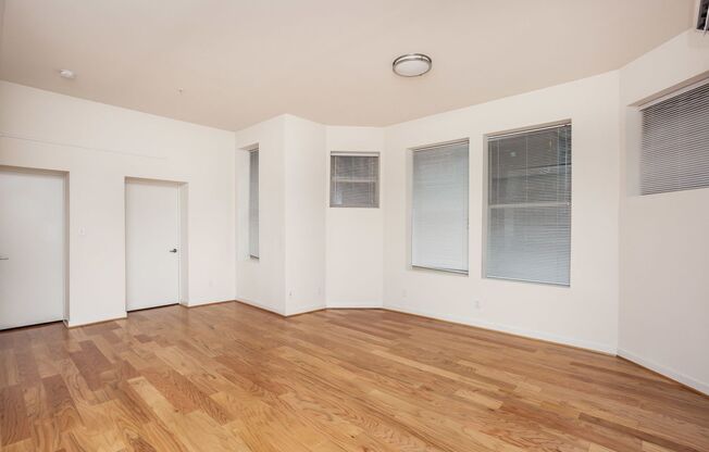 For Rent: Downtown Elegance at 605 Park Ave– Your Urban Haven Awaits!