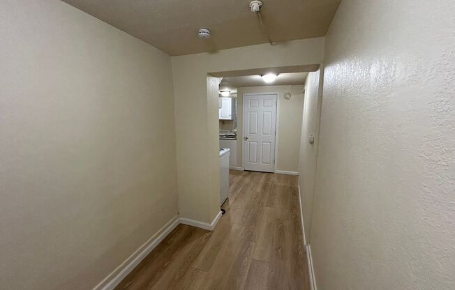 2 beds, 1 bath, $1,150, Unit Apt 8