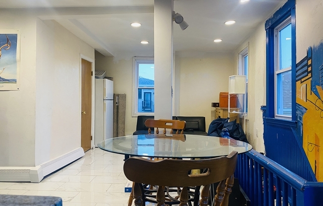 1 bed, 1 bath, 600 sqft, $2,500, Unit 2R