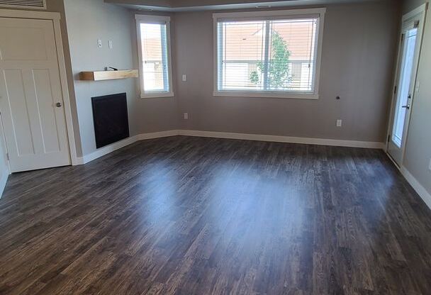 3 beds, 2 baths, $1,750, Unit 239