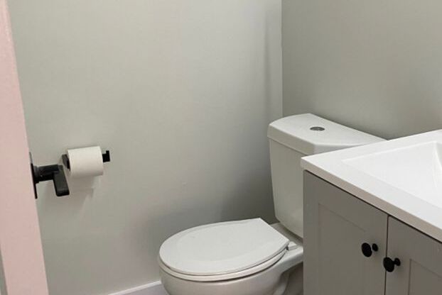 2 beds, 1.5 baths, 850 sqft, $1,925, Unit B07