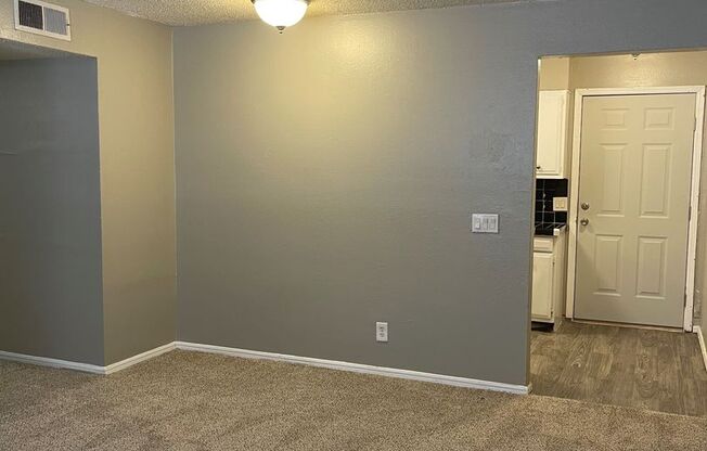 2 beds, 1 bath, 875 sqft, $849, Unit 1200-5