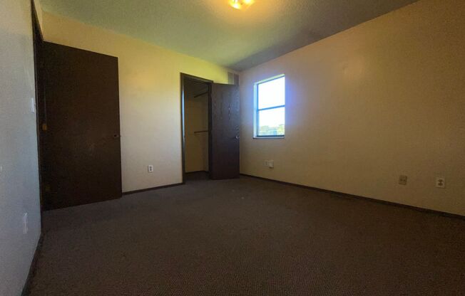 2 beds, 1 bath, $1,050