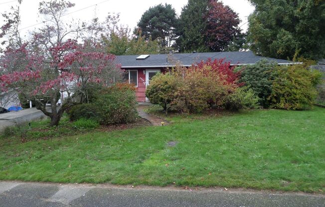 Super Cute 3-Bedroom Home w/Gorgeous Private Yard FOR RENT in Federal Way!