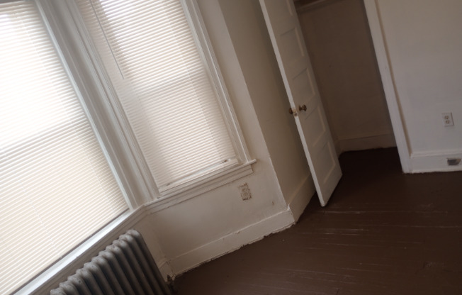 28 XX N BAILEY ST