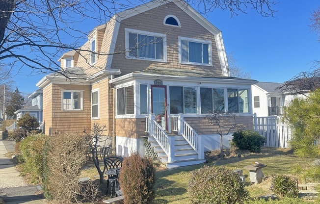 593 QUINCY SHR DR