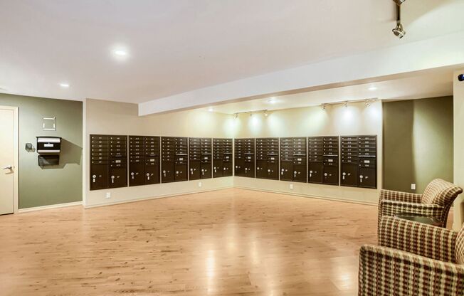 Lovely and Spacious 2 BR/2 Full BA Issaquah Condo. Great Location !