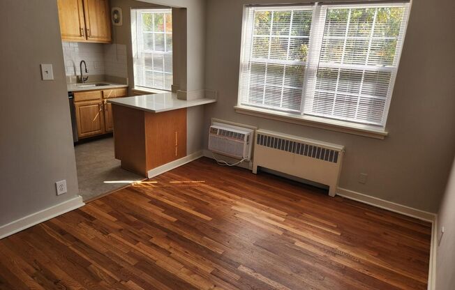 2 beds, 1 bath, 897 sqft, $2,335, Unit G-20