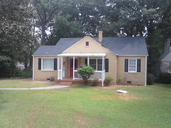 MOVE IN TODAY! Cute 3 bedroom 2 bath located in Sylvan Hills, Atlanta