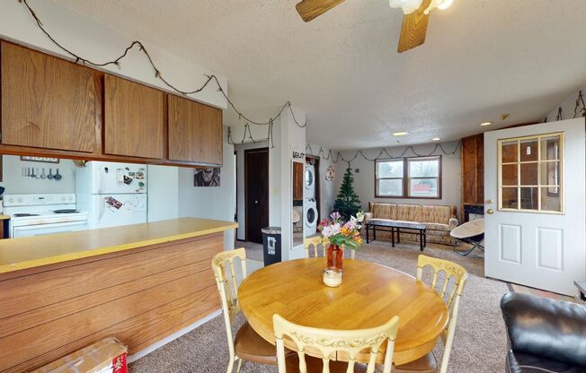 3 beds, 1 bath, $1,025