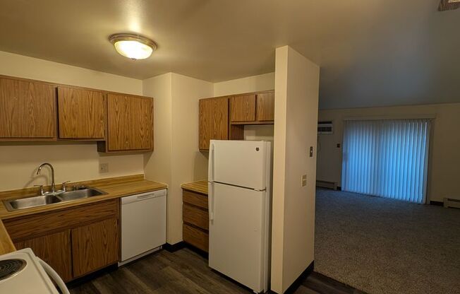 2 beds, 1 bath, 970 sqft, $1,149, Unit FB   3058