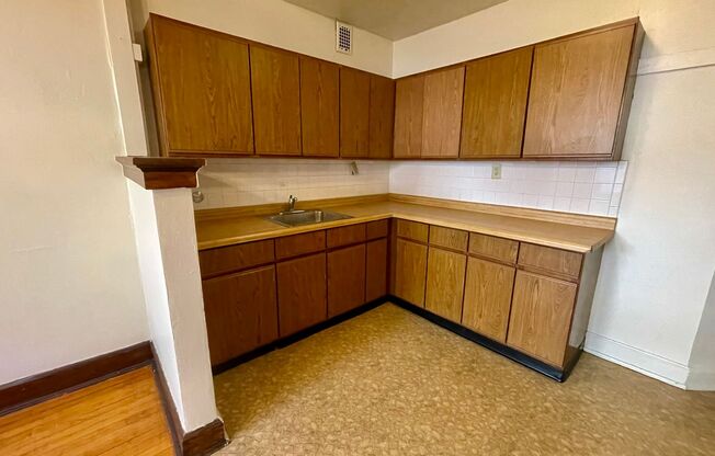 1 bed, 1 bath, $995, Unit 4