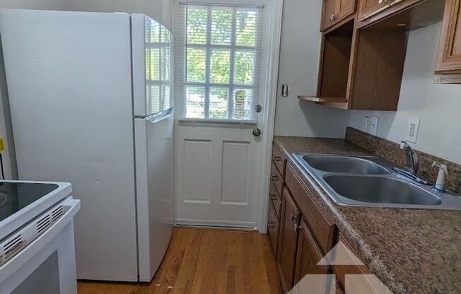 2 beds, 1 bath, $1,100