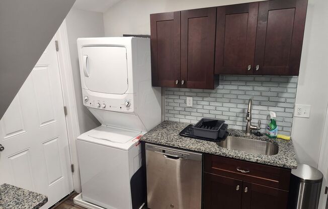 2 beds, 1 bath, $2,250, Unit 2913 C N. Market St.