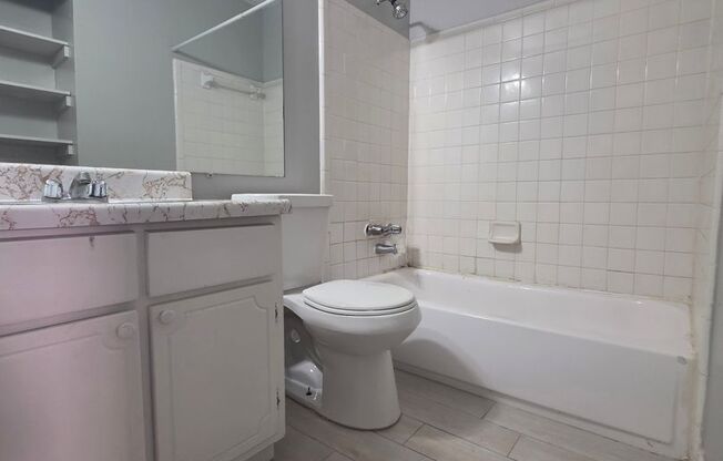 2 beds, 2 baths, $995, Unit E9