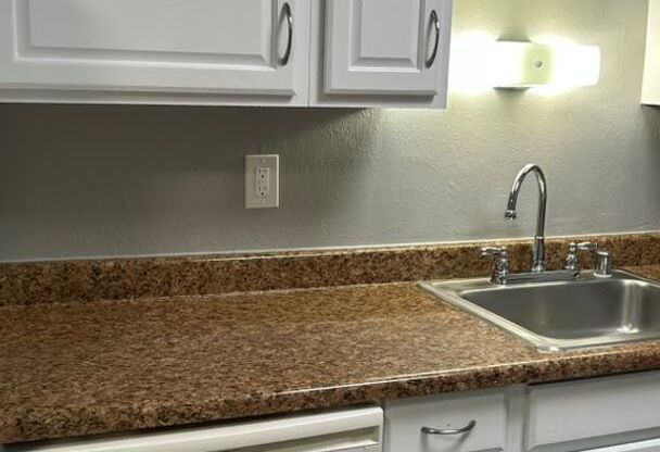 3 beds, 1 bath, 945 sqft, $1,600, Unit 1326 L1