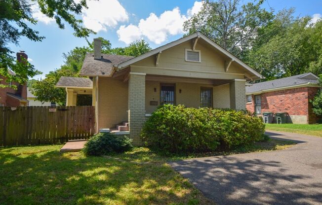 Great 3 bed, 1 bath near University of Memphis and Memphis Botanic Garden.